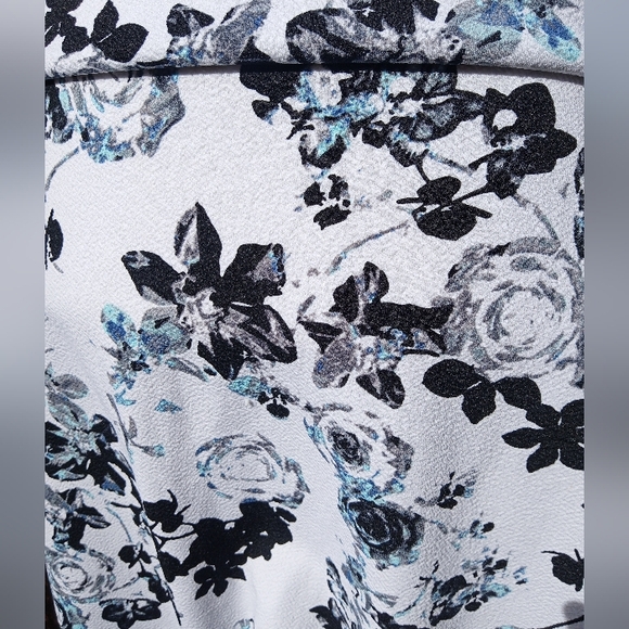 Comfortable Stretchy Pencil Skirt with Floral/Black Rose Graphic Detailing - Picture 2 of 6